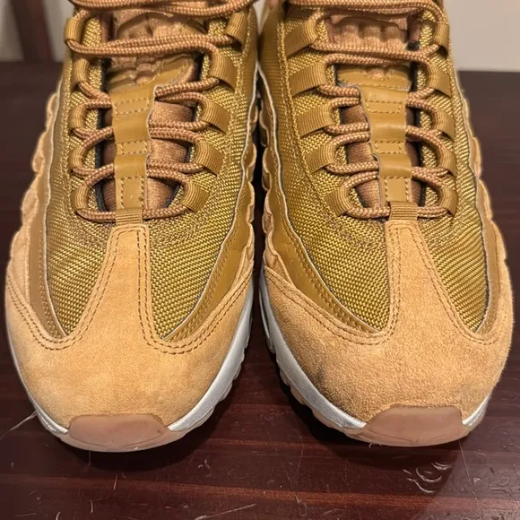 Nike Air Max 95 wheat tan sneakers, tennis shoes, runners size 9