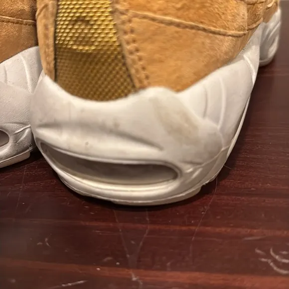 Nike Air Max 95 wheat tan sneakers, tennis shoes, runners size 9