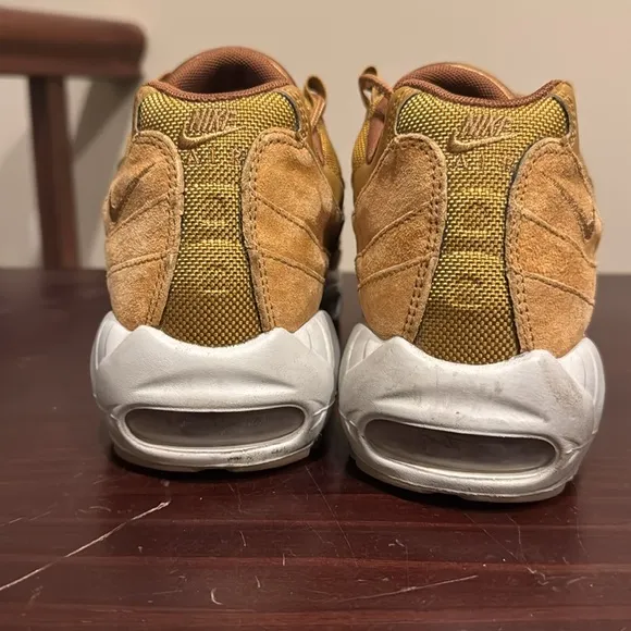 Nike Air Max 95 wheat tan sneakers, tennis shoes, runners size 9