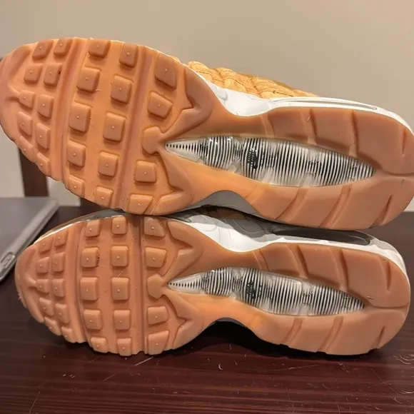 Nike Air Max 95 wheat tan sneakers, tennis shoes, runners size 9