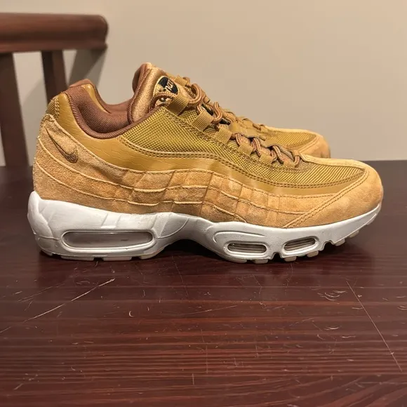 Nike Air Max 95 wheat tan sneakers, tennis shoes, runners size 9