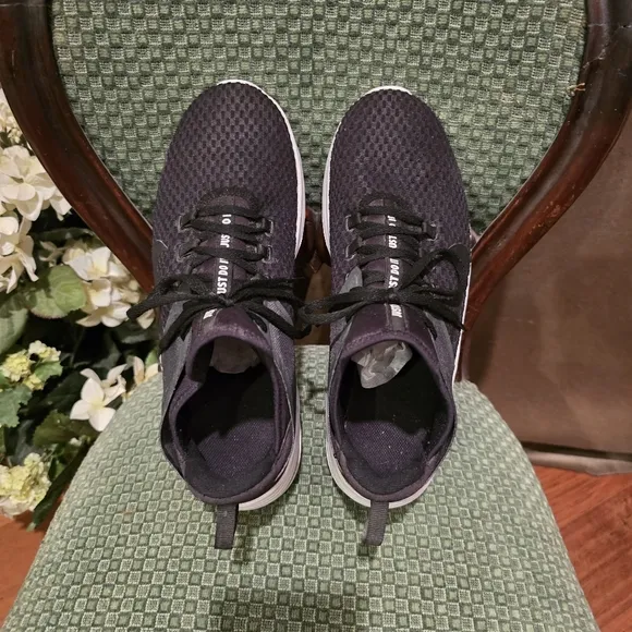 Nike Air Max Bella TR 2 Black White Size 11 Womens Shoes