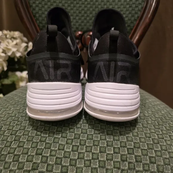 Nike Air Max Bella TR 2 Black White Size 11 Womens Shoes