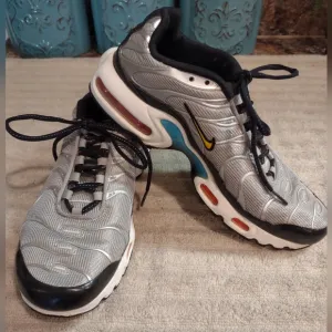 Nike Air Max Plus Sky Nike Metallic Silver/Speed Yellow Shoes Kids 7Y CW6010-001