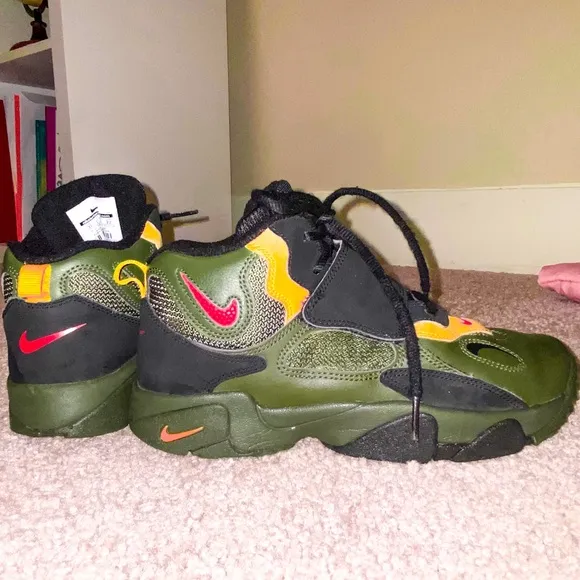Nike Air Max Speed Turf - Size 3Y - green, mustard, red
