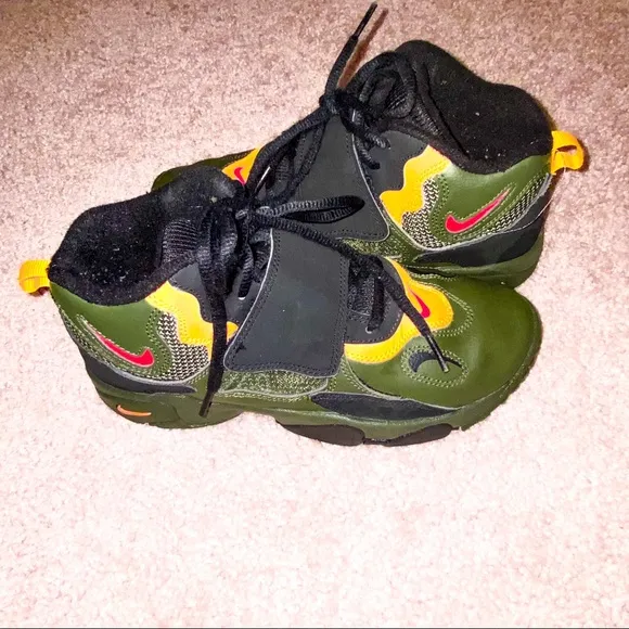 Nike Air Max Speed Turf - Size 3Y - green, mustard, red