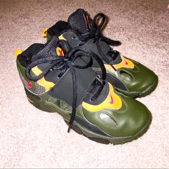 Nike Air Max Speed Turf - Size 3Y - green, mustard, red