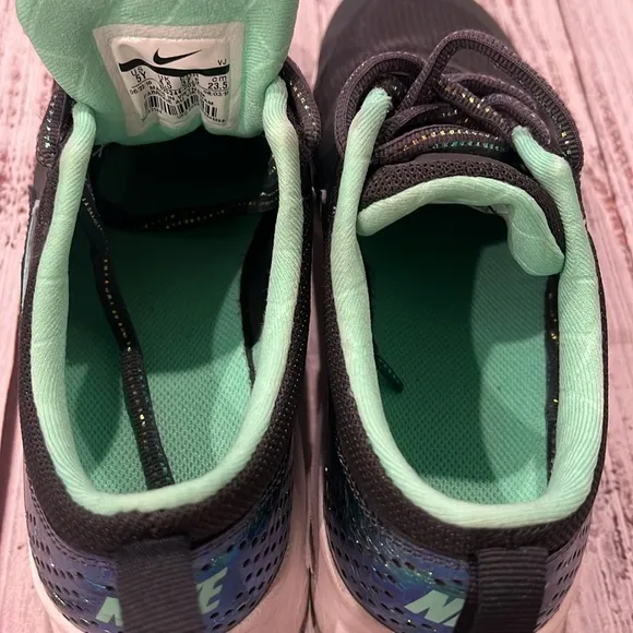 Nike Air Max Tennis Shoes
