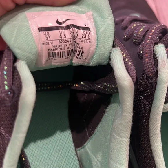 Nike Air Max Tennis Shoes