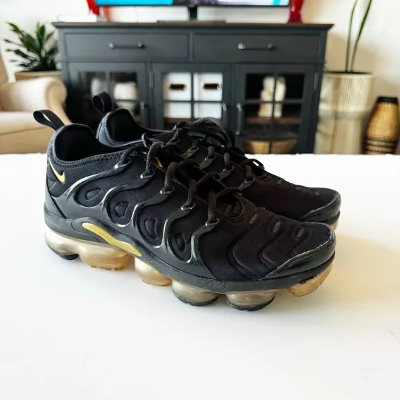 Nike Air Max Vapormax Plus Black Gold Men's Air Cushion Sneakers Size 10 CW7299