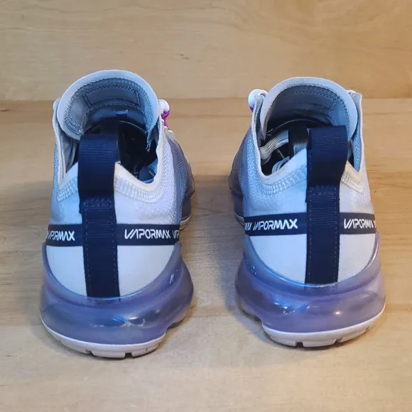 Nike Air VaporMax 2019 Football Grey Flyknit Womens Size 6 Athletic Shoes