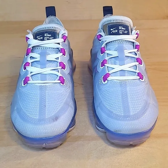 Nike Air VaporMax 2019 Football Grey Flyknit Womens Size 6 Athletic Shoes