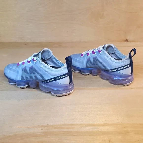 Nike Air VaporMax 2019 Football Grey Flyknit Womens Size 6 Athletic Shoes