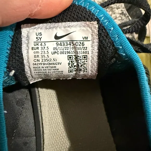 Nike airmax 270 black spruce volt colorway, youth size 5