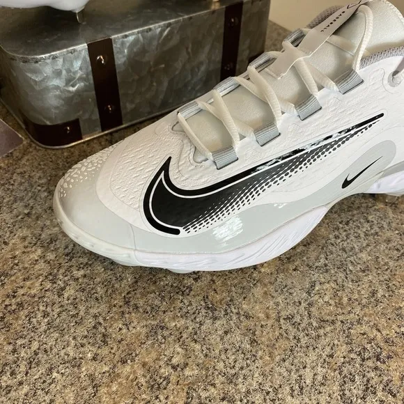 Nike Alpha Huarache Elite 4 Low FD2745-100 White Baseball Cleats Men's size 9.5