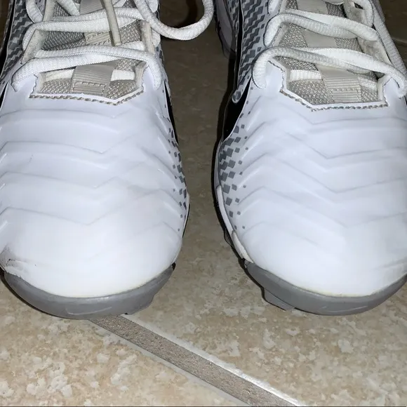 NIKE ALPHA MEN’s white cleats shoes size 9
