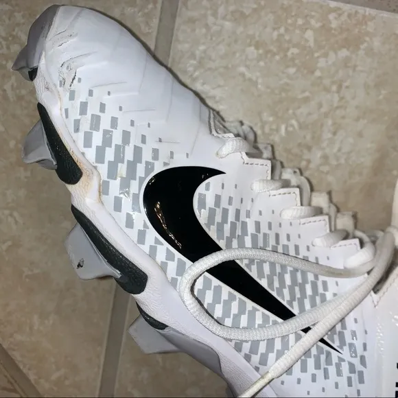 NIKE ALPHA MEN’s white cleats shoes size 9