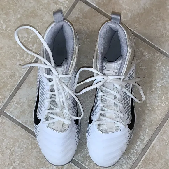 NIKE ALPHA MEN’s white cleats shoes size 9
