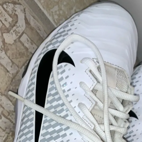 NIKE ALPHA MEN’s white cleats shoes size 9