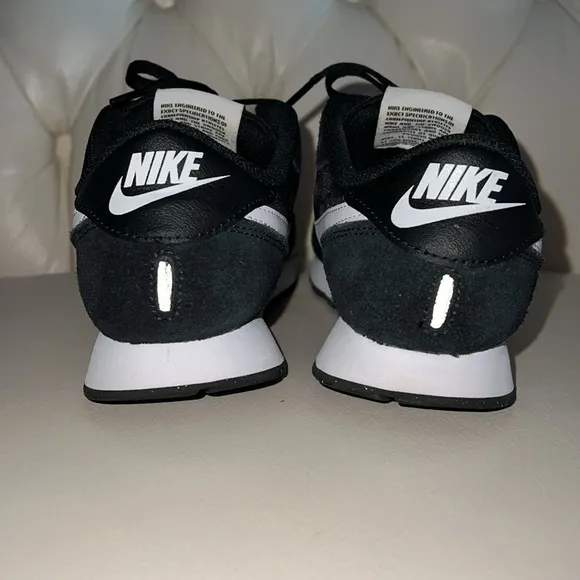 Nike Black &amp; White MD Valiant Tennis Shoe Size 6.5Y