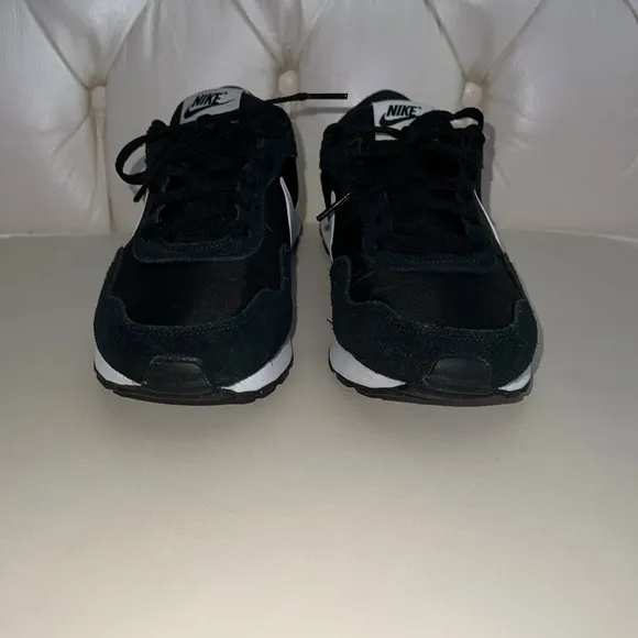 Nike Black &amp; White MD Valiant Tennis Shoe Size 6.5Y