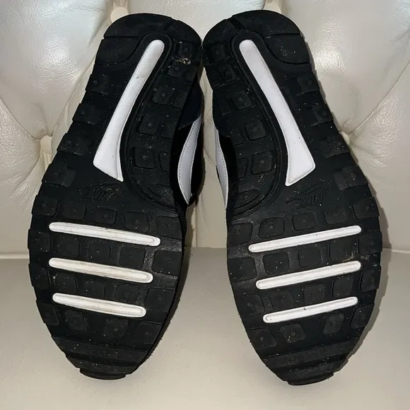 Nike Black &amp; White MD Valiant Tennis Shoe Size 6.5Y