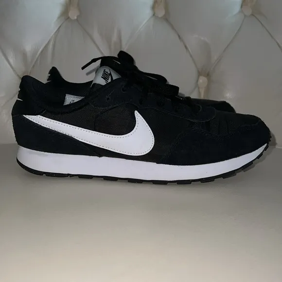 Nike Black &amp; White MD Valiant Tennis Shoe Size 6.5Y