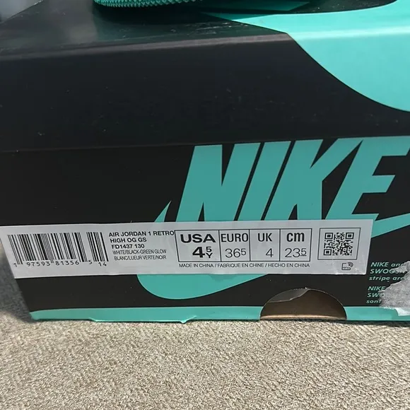 Nike Black and Green Sneakers High-Top