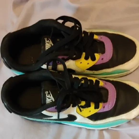 Nike Black and Yellow Sneakers Low-Top Athletic Shoes