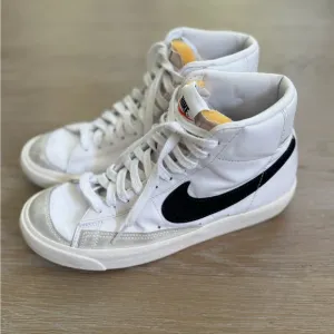 Nike blazer 77 high tops white &amp; black girls lace sneakers shoes size 6.5 youth