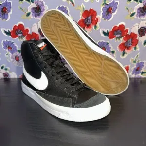 Nike Blazer Mid 77 Boys Size 6Y / 7.5 Women’s Black White Athletic DA4086-002