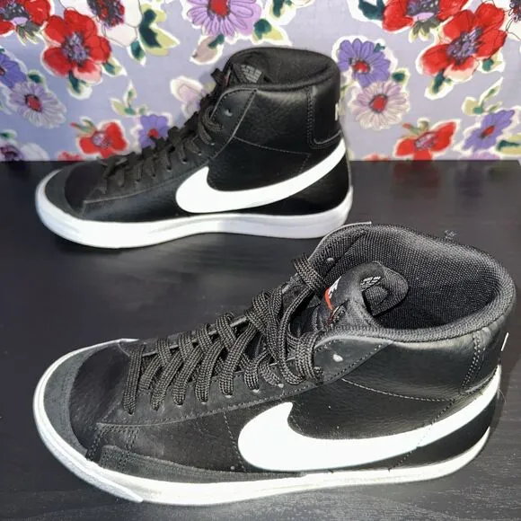Nike Blazer Mid 77 Boys Size 6Y / 7.5 Women’s Black White Athletic DA4086-002