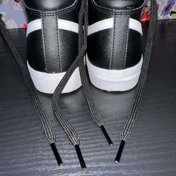 Nike Blazer Mid 77 Boys Size 6Y / 7.5 Women’s Black White Athletic DA4086-002