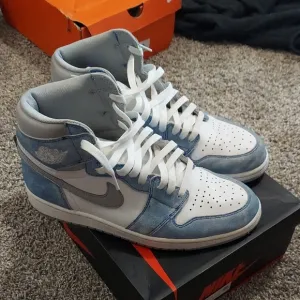 Nike Blue and White Sneakers High-Top Design