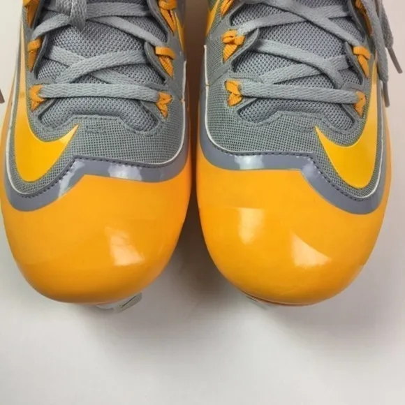 NIKE BSBL men’s huarache cleats size 13