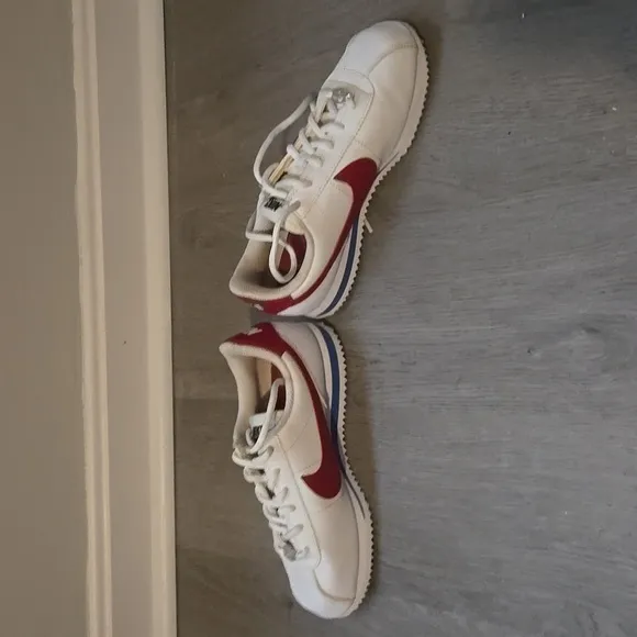 Nike Cortez 72 Tennis Shoes like Forrest Gump wore