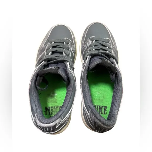 NIKE Dunk Low Se, DQ6216 001, Iron grey/Phantom-grost Green, Boys shoes, size 3