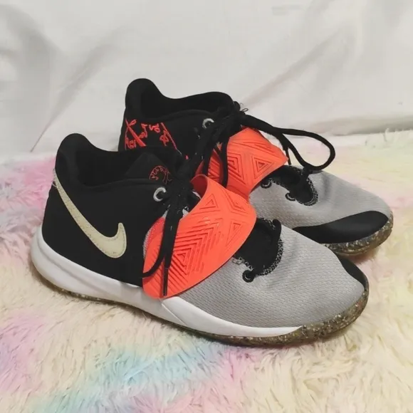 Nike Flytrap Tennis Shoes Sz.6.5Y Gently Worn