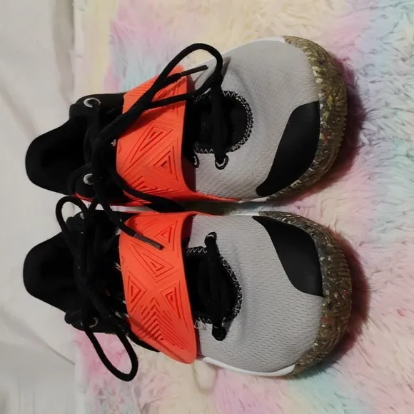 Nike Flytrap Tennis Shoes Sz.6.5Y Gently Worn