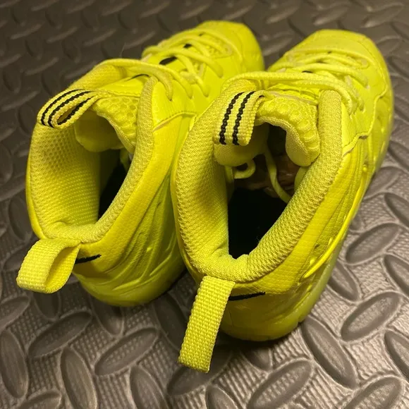 Nike Foamposite Pro Volt Green size 9c toddler shoes CLEAN