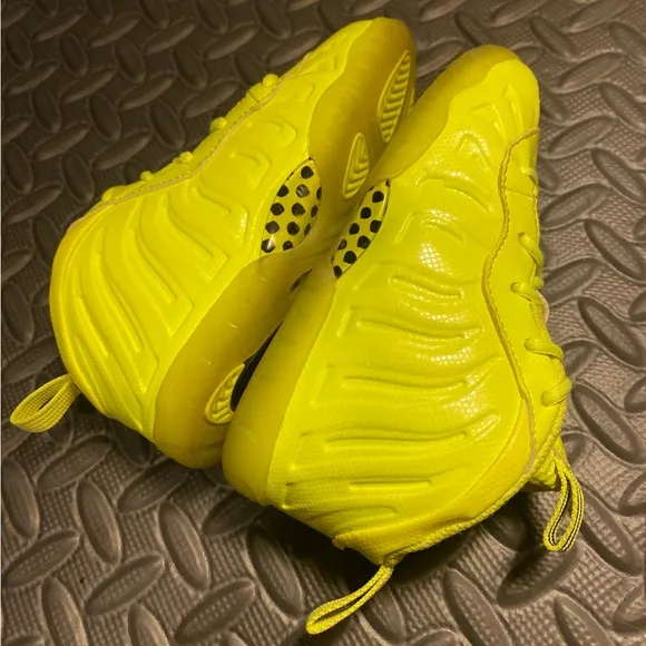 Nike Foamposite Pro Volt Green size 9c toddler shoes CLEAN