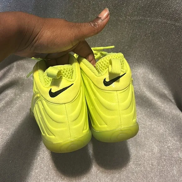 Nike Foamposite Volt size 2Y