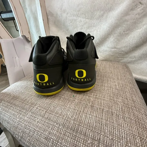 Nike Force Zoom Trout 5 “Oregon Ducks Football” Black/Yellow Cleats Size 12
