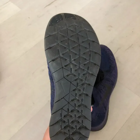 NIKE FREE ❤️‍🔥 NIKE FREE FLYKNIT SIZE 5 TENNIS SHOES