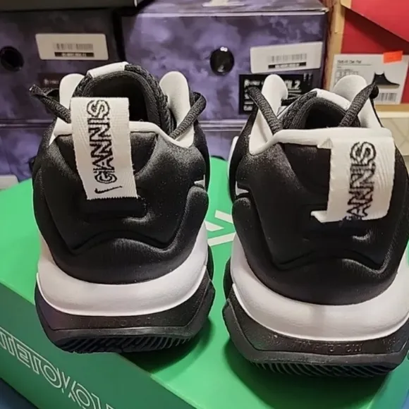 Nike Giannis Imortality  3 size 11.5 men's tennis shoes in black and white DZ753