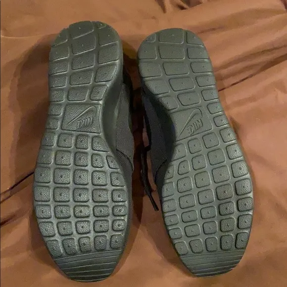 Nike Glitter kicks tennis shoes size 8.5 NWOT