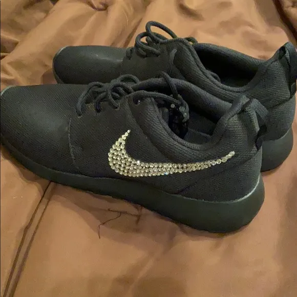 Nike Glitter kicks tennis shoes size 8.5 NWOT