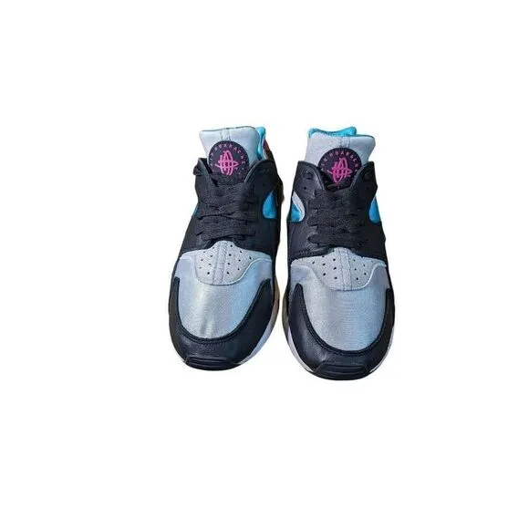 Nike Hurricane tennis shoes size 9.5. in good condition.
