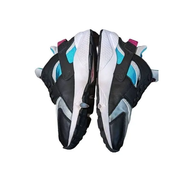 Nike Hurricane tennis shoes size 9.5. in good condition.