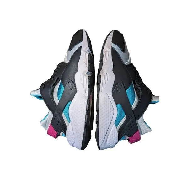 Nike Hurricane tennis shoes size 9.5. in good condition.